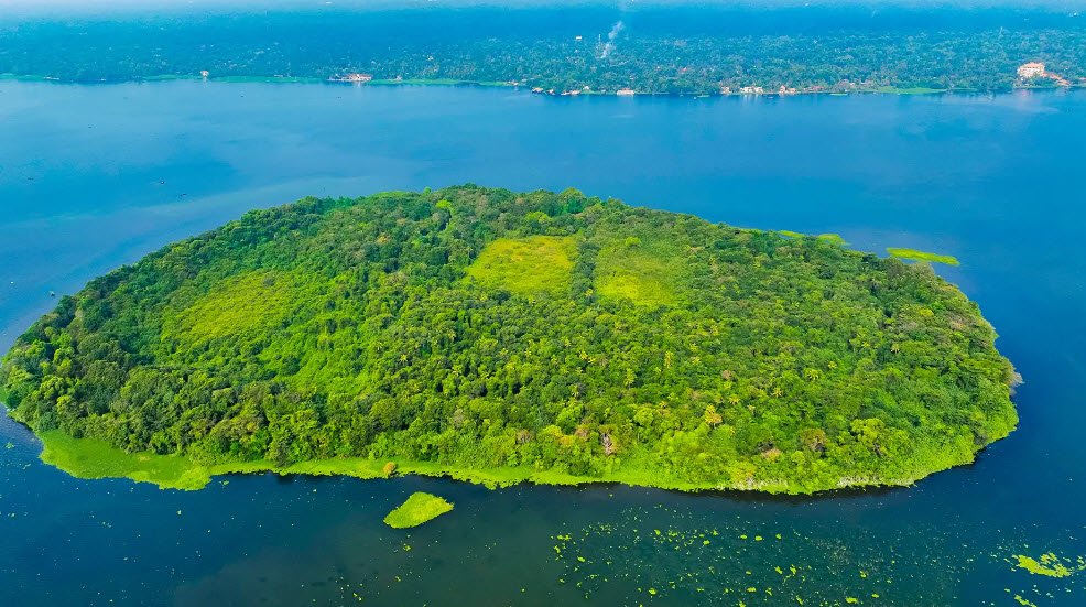 Pathiramanal Island